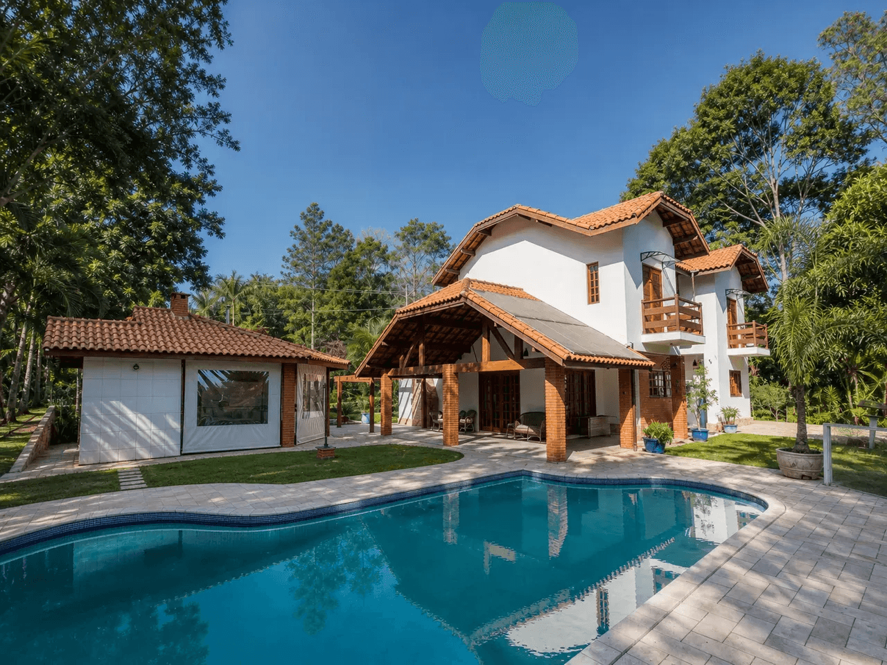 Excelente casa no Veleiros de Ibiúna, próximo a área náutica e quadras de tênis.